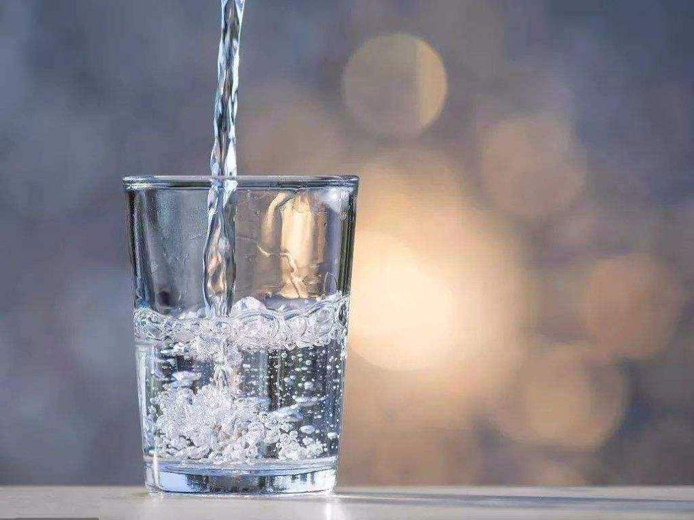 健身中补水你真的喝对了吗？喝水还是运动饮料？